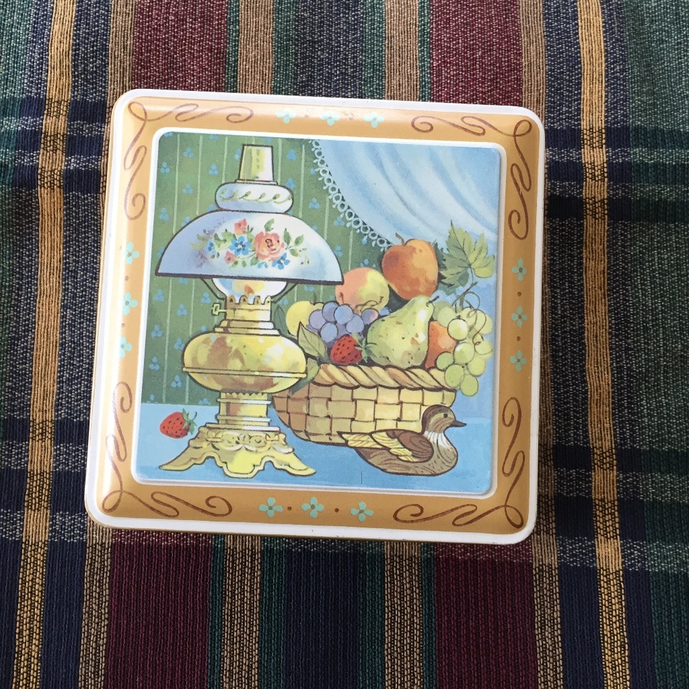 DAHER  TIN  TEA BOX VICTORIAN LAMP  FRUIT DUCK 4 1/2"x 5" COLLECTIBLE ENGLAND